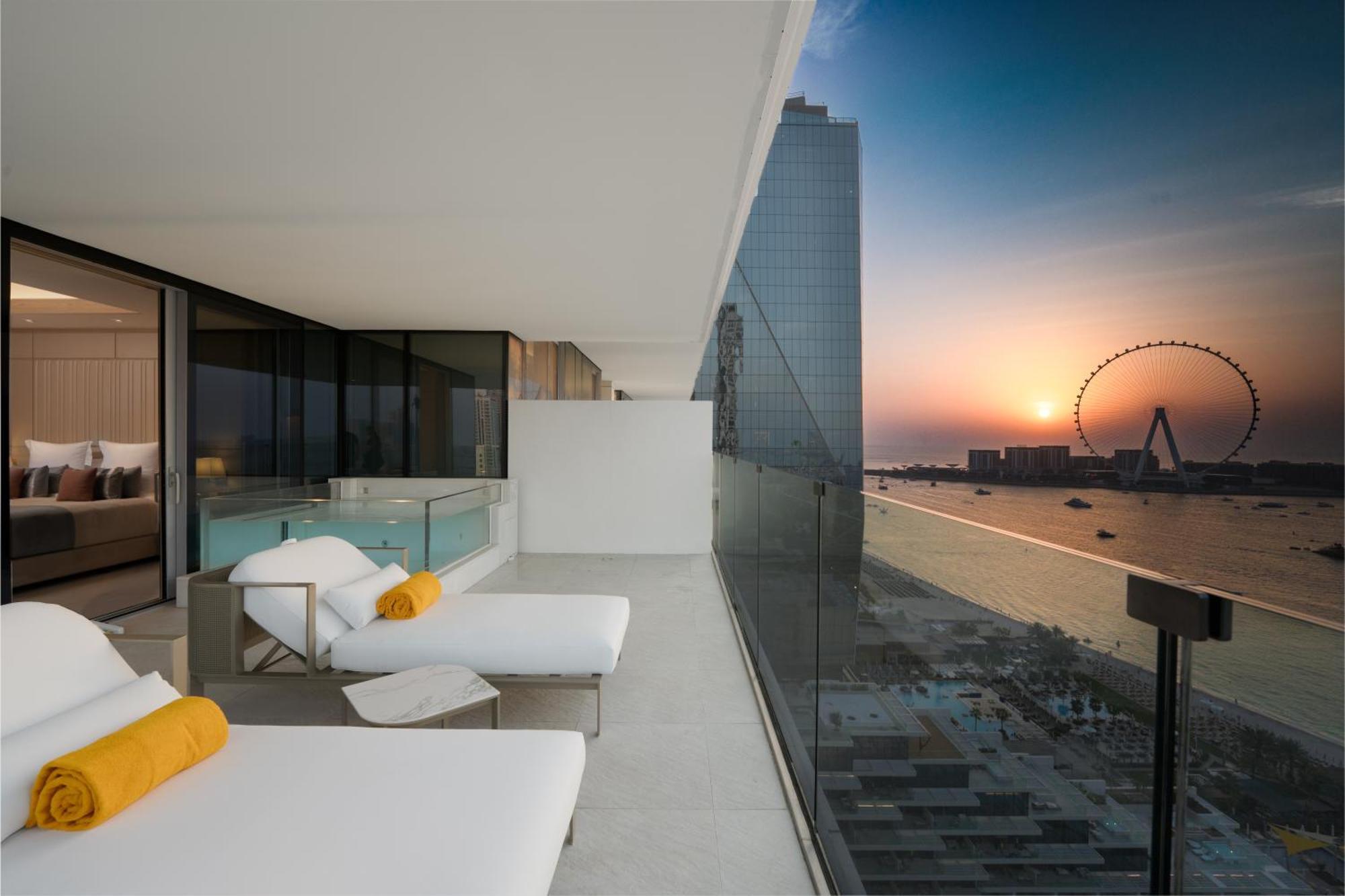 Five Luxe Dubai Exterior foto View of the Dubai Eye from the hotel