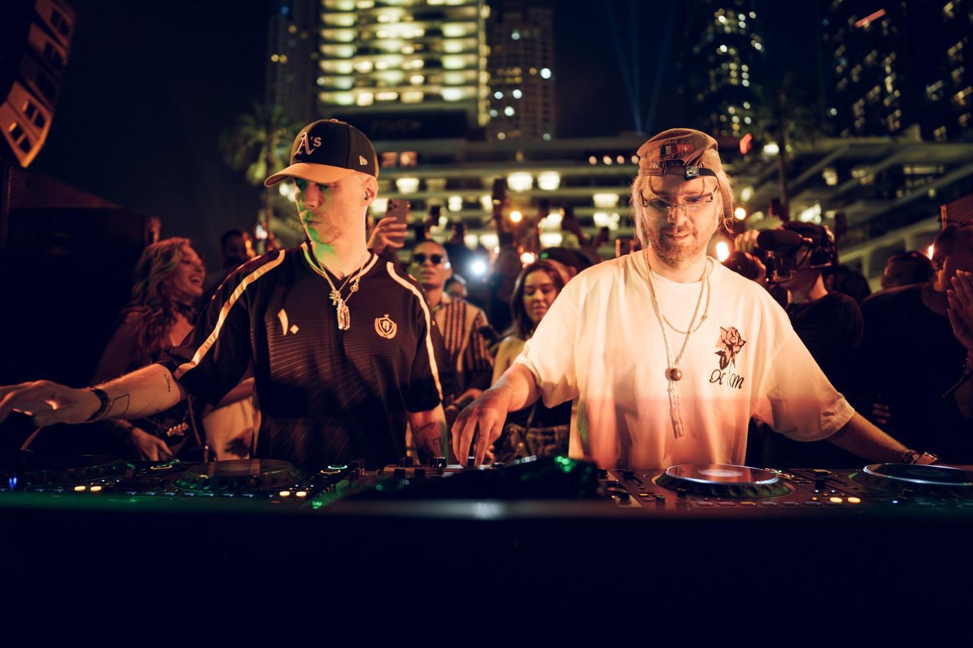 Five Luxe Dubai Exterior foto The Hacker Twins performing in 2016