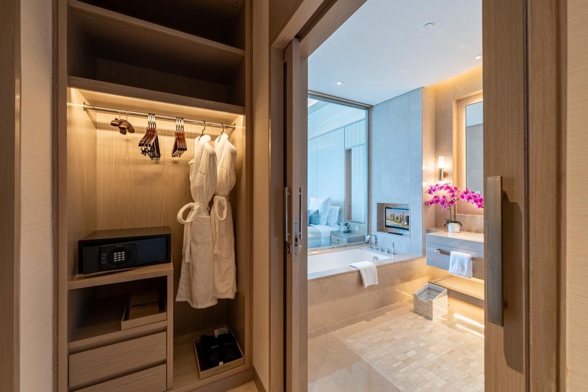 Five Luxe Dubai Exterior foto Bathroom