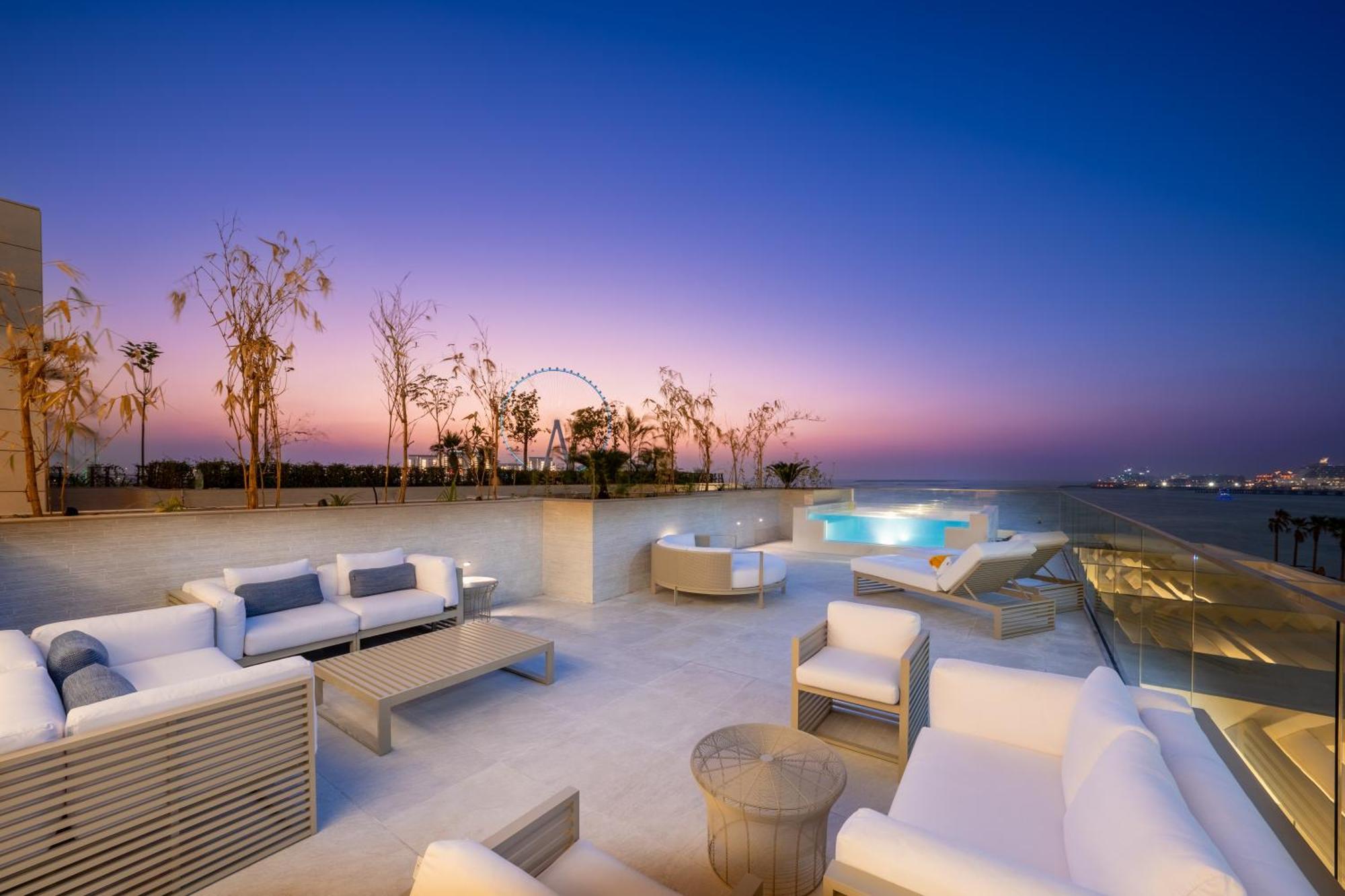 Five Luxe Dubai Exterior foto Rooftop pool at the Westin